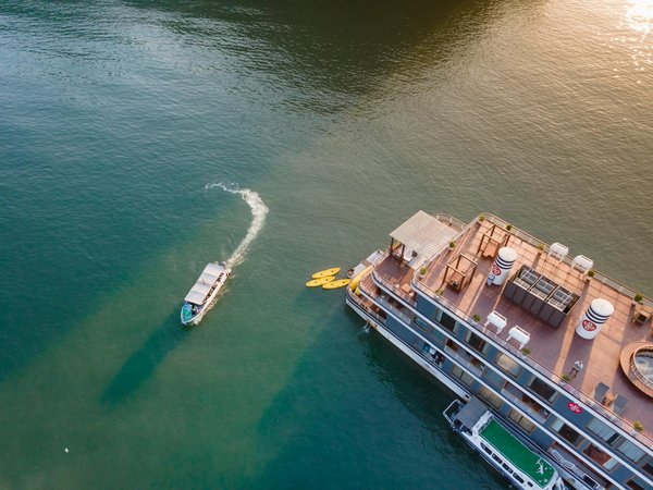 Quelles sont les techniques pour purifier l'eau de mer en camping côtier?